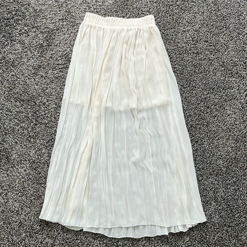 H&M Pleated Skirt - Cream - Small